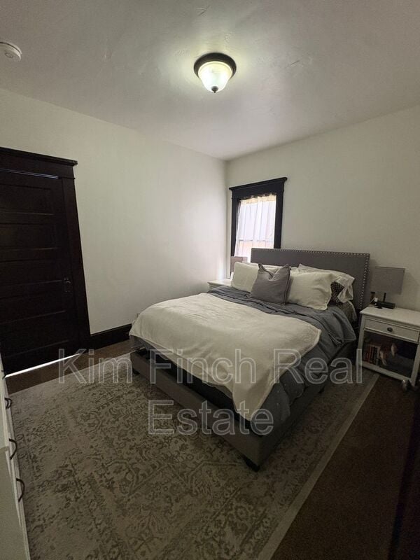 Building Photo - 1149 S Lk St