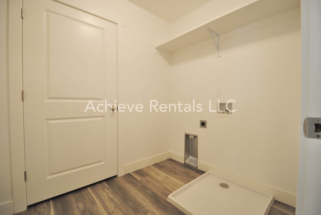 Building Photo - 360 E 2075 N