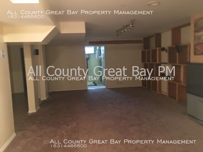 Building Photo - 5 Windjammer Xing