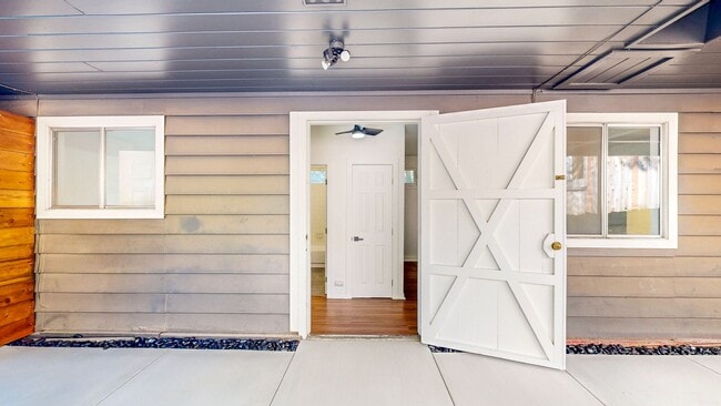 Building Photo - Cozy and Spacious 1 Bedroom 1 Bathroom Cottage! Landscaping and Garbage Included!