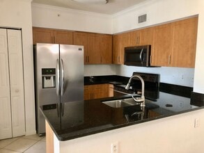 Building Photo - Emerald Dunes - 304