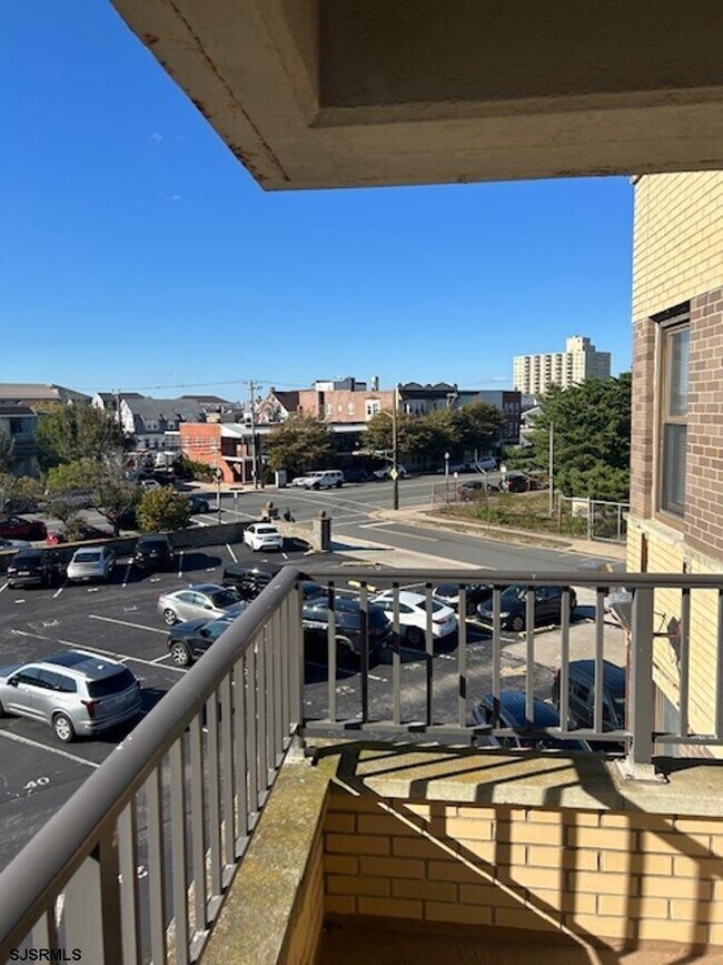 Building Photo - 101 S Raleigh Ave