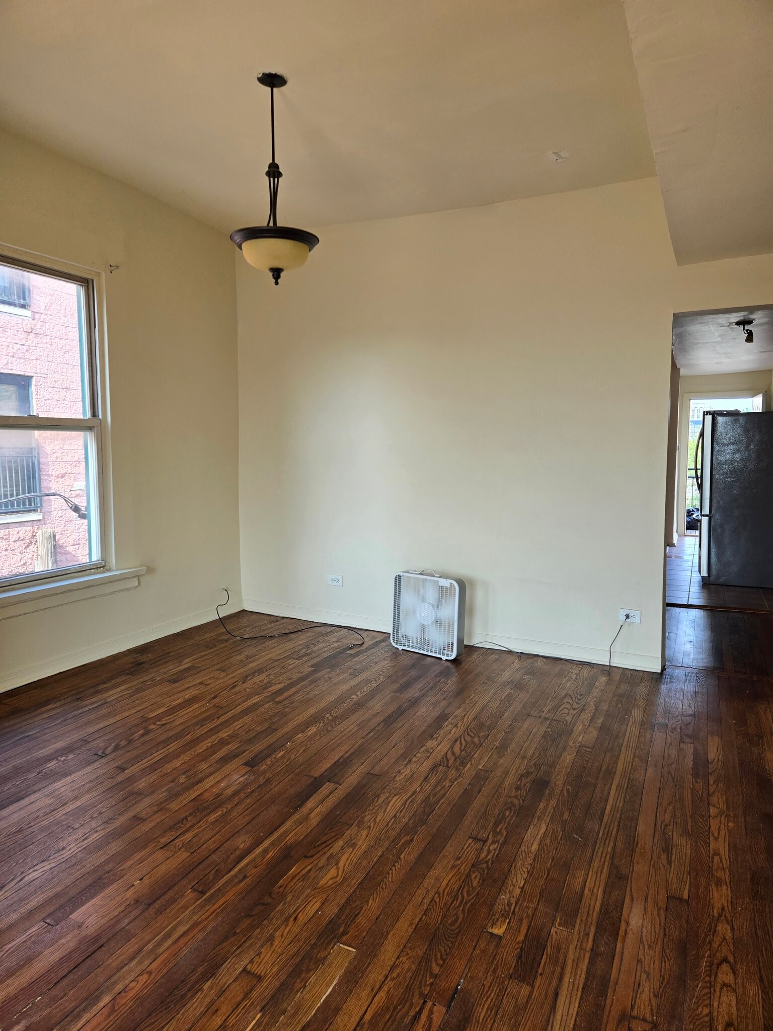 Building Photo - 1143 N California Ave