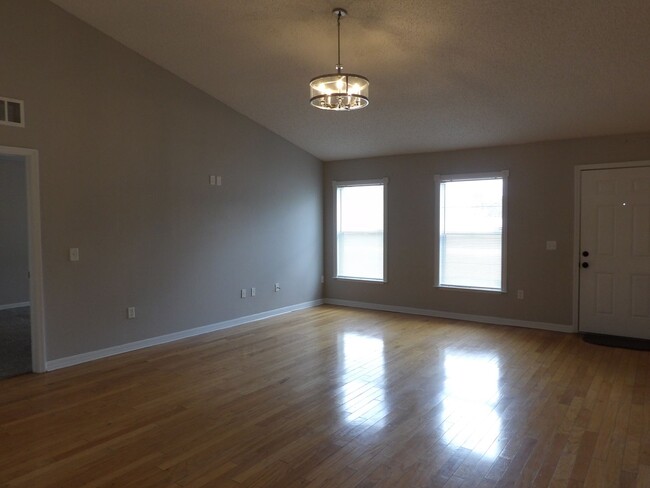 Building Photo - Real Nice 2088 Sq Ft 4 Bedroom 2 bath with...