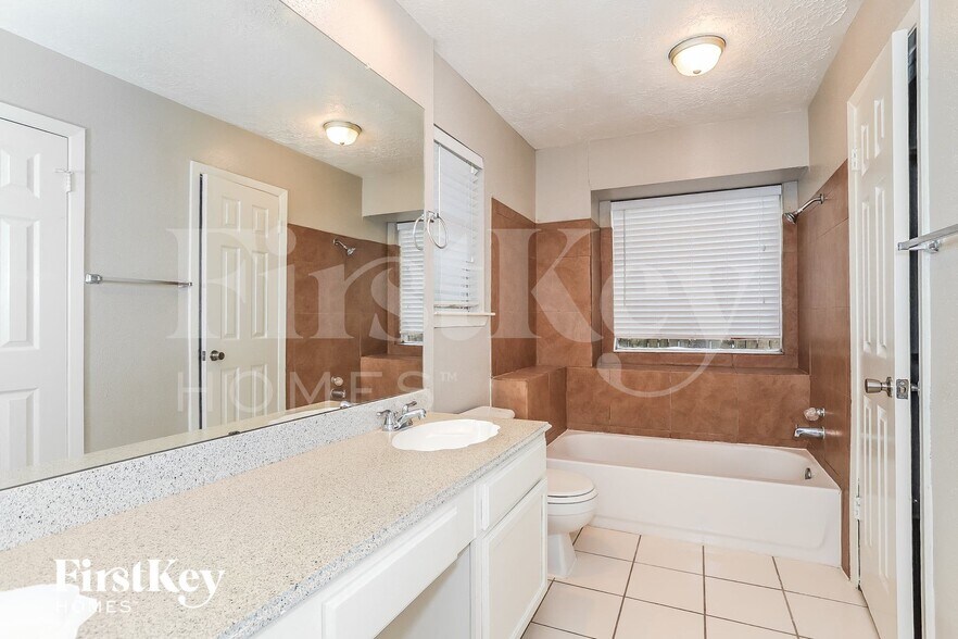 Building Photo - 2922 Laurelridge Dr