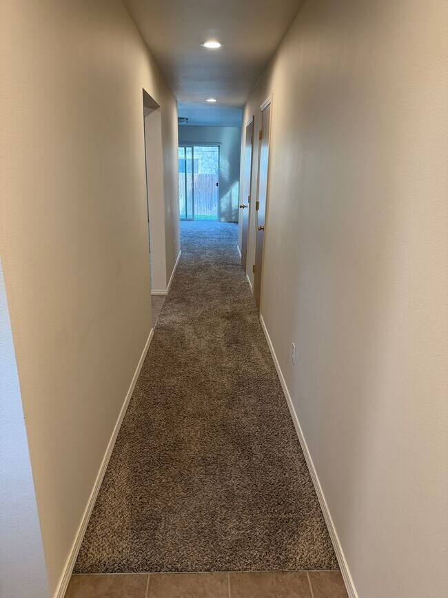 Building Photo - 1709 W Fern Dr