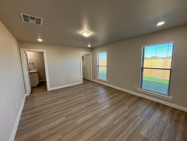 Building Photo - 3 bed/2 bath: Bell Farms AVAILABLE AUGUST!