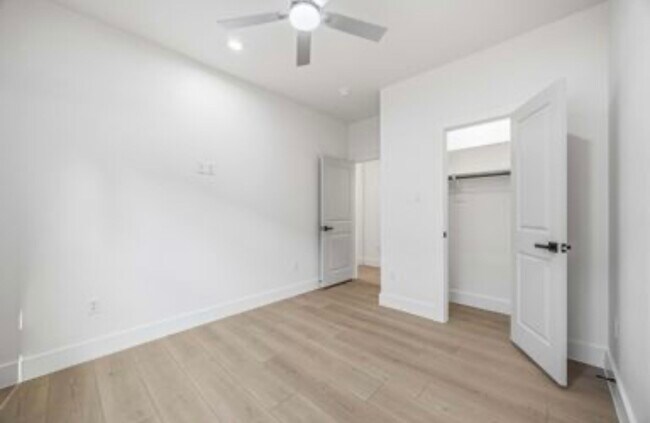 Building Photo - 5313 Bacher St