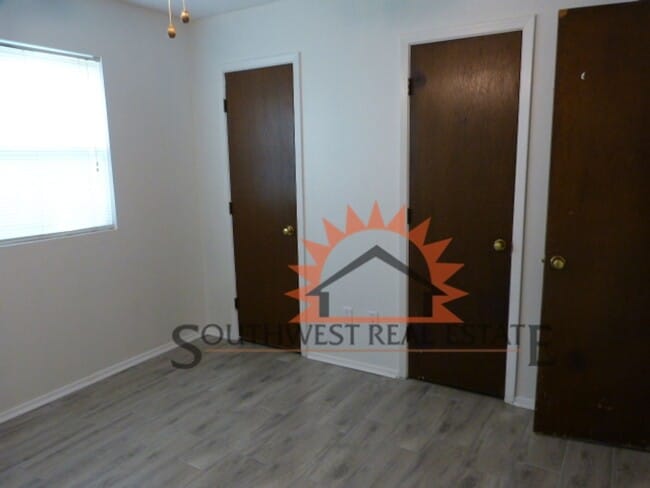 Building Photo - Charming 3 bedroom home.