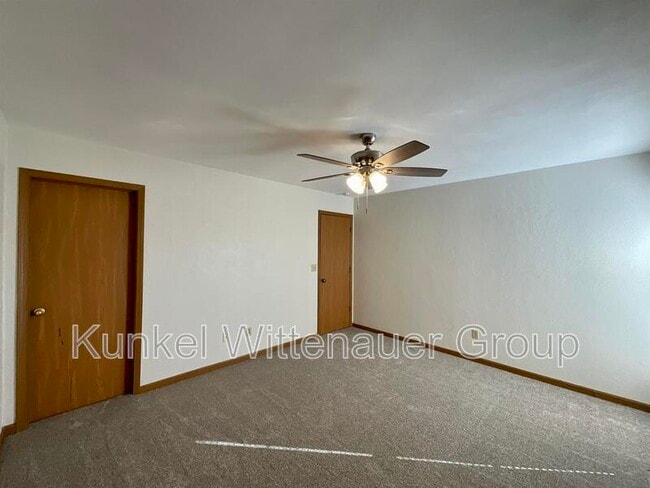 Building Photo - 614 Carol Ann Dr