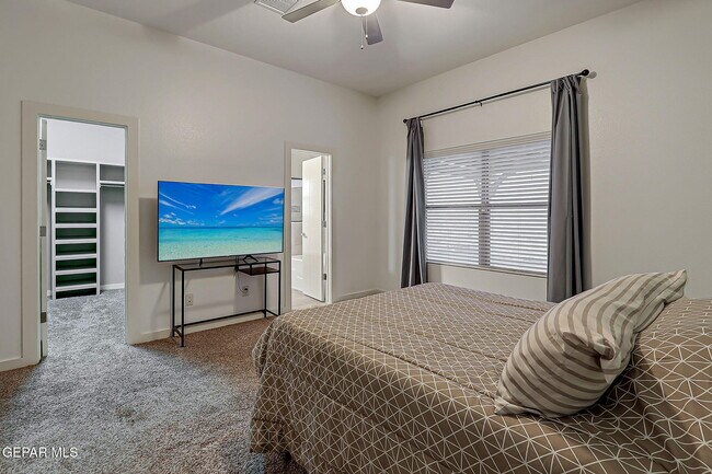Building Photo - 308 S Manzanita Dr