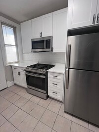 Building Photo - Large newly renovated 2 bedroom condo