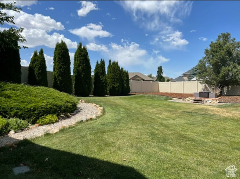 Building Photo - 143 E Box Elder Dr