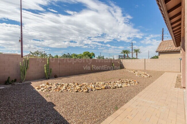 Building Photo - 5216 S 16th Pl