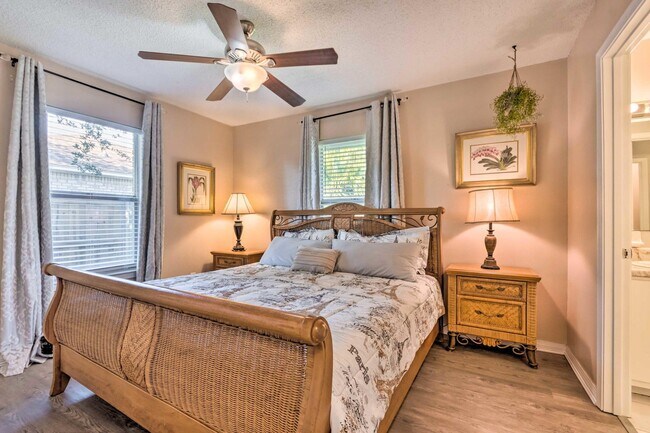 Building Photo - 1223 Redwood Ln