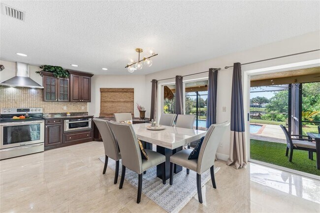 Building Photo - 6513 Thoroughbred Loop