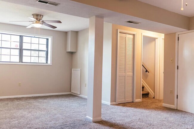 Building Photo - 1028 Long Meadows Dr