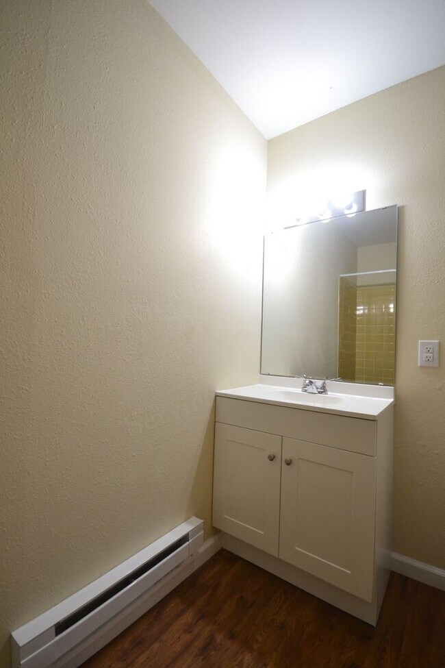 Building Photo - Longton Apartments