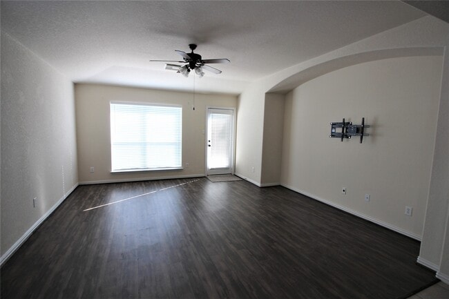 Building Photo - 4612 Meridian Park Dr