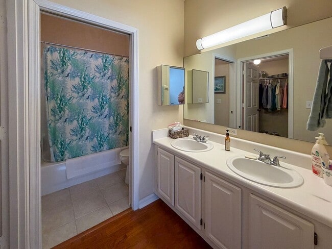 Building Photo - 2/2 Condo in The Links @ Haile Plantation - available end of April! *Approved Application*