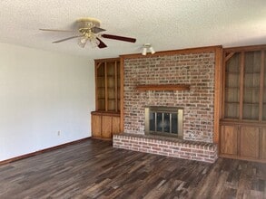 Building Photo - 409 Conestoga Dr