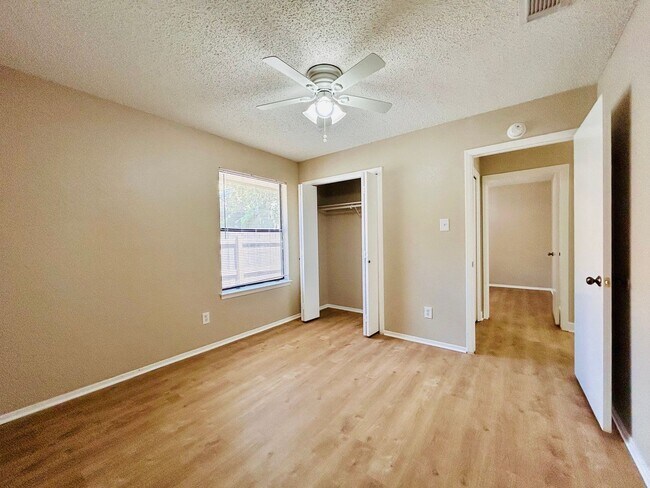 Building Photo - 12300 Deer Falls Dr