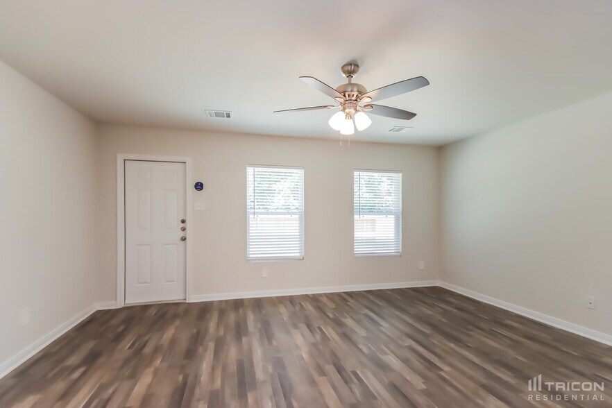 Building Photo - 15791 Del Norte Dr
