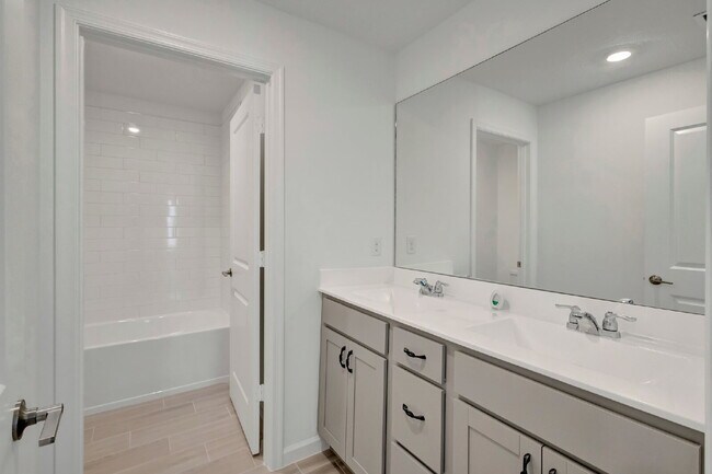 Building Photo - Luxurious Living: Spacious 5-Bedroom Home with Scenic Views in Port Saint Lucie!