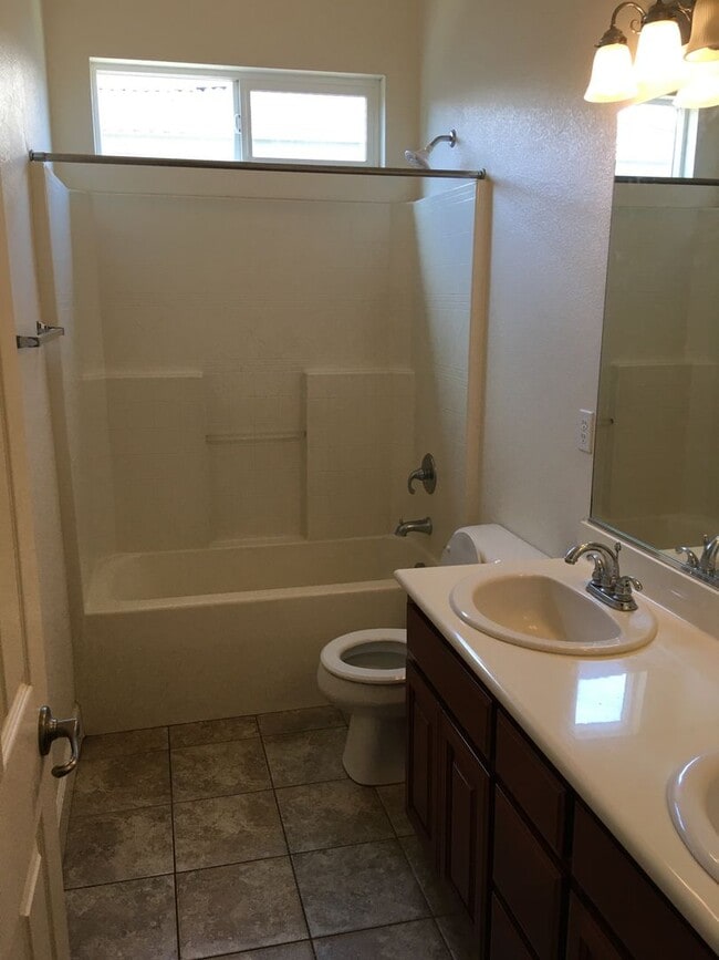 Building Photo - BEAUTIFUL 4 Bedroom Home 2.5 BA in Plumas Lake AVAILABLE NOW!