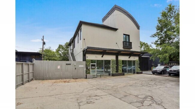 Building Photo - 571 Dutch Valley Rd NE