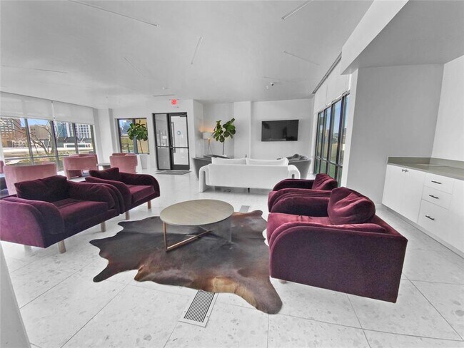 Building Photo - 800 Embassy Dr