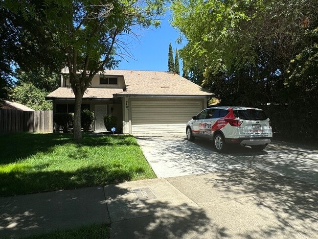Building Photo - Beautifully spacious 3 bedroom 2 bath home...