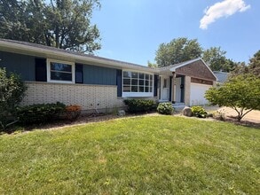 Building Photo - East Grand Rapids 4 Bedroom home