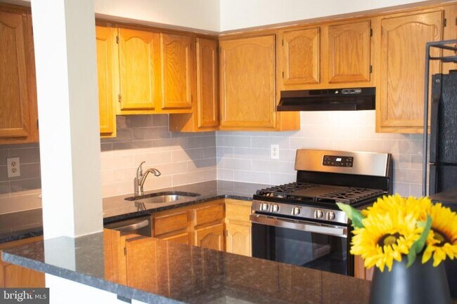 Building Photo - 202 Salem Ct