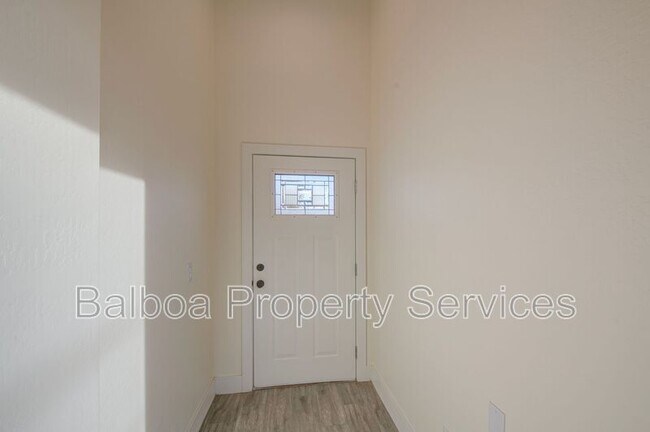 Building Photo - 212 2nd Ave E