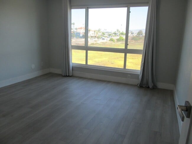 Building Photo - At the Beach