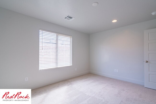 Building Photo - Innovative Design! 4 Bedroom Home in the Beautiful Desert Playa Community