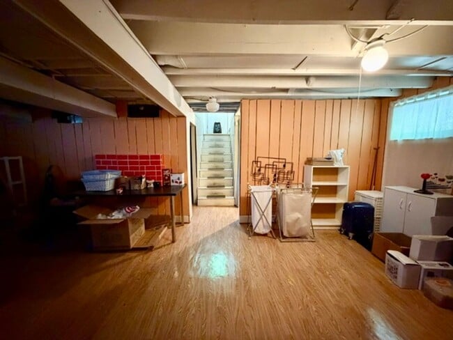 Building Photo - 811 Forest Glen Rd