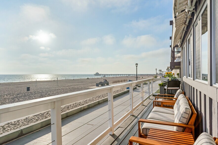 Building Photo - 416 The Strand