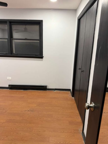 Building Photo - 1379 River Dr