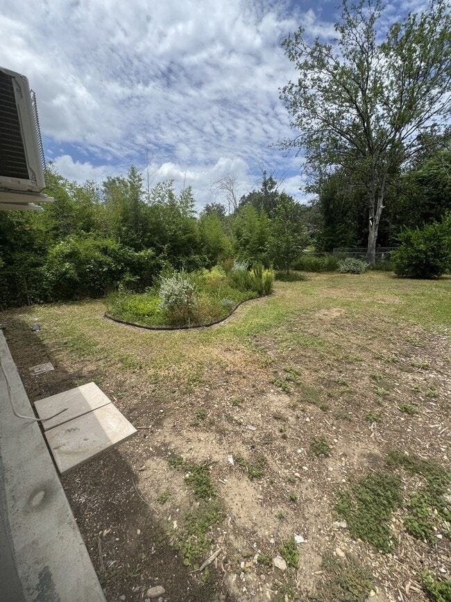 Building Photo - 115 Plainview Dr