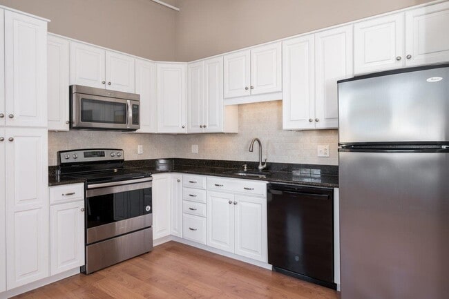 Building Photo - 156 Front St