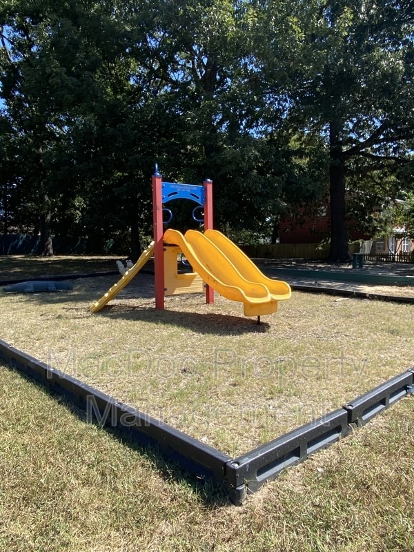 Building Photo - 611 Anvil Rd