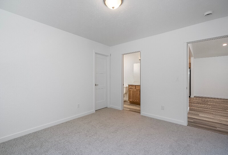 Building Photo - 128 W View Dr