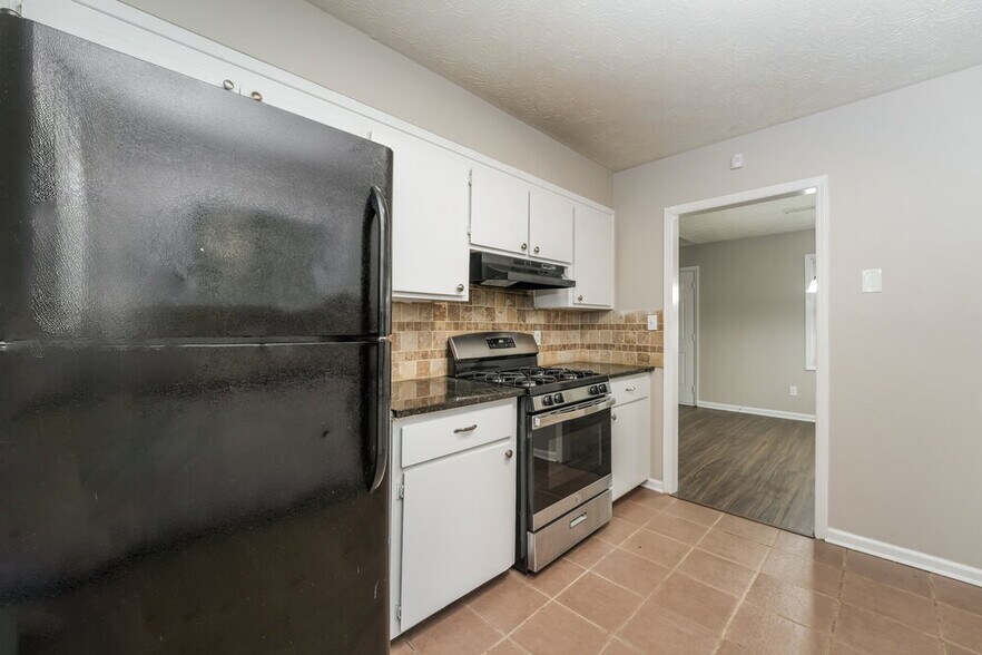 Building Photo - 591 Stonehedge Dr