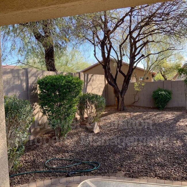 Building Photo - 40715 N Trailhead Way