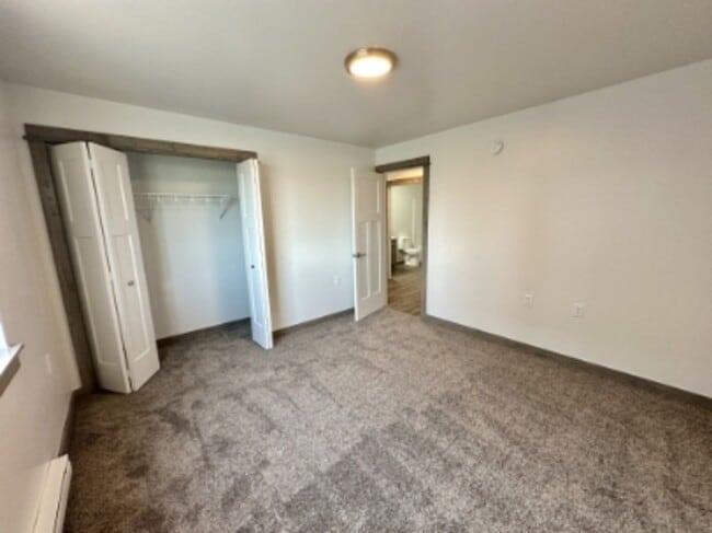 Building Photo - 3181 Queen Anns St