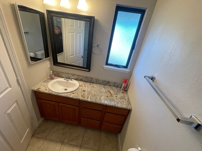 Building Photo - Beautiful Condo in Gated Community