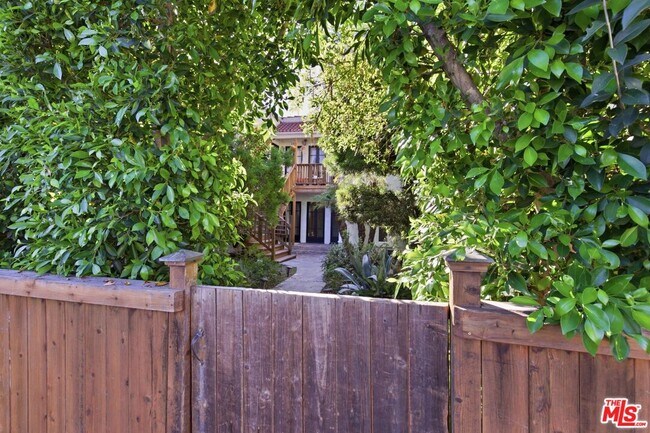 Building Photo - 1307 S Longwood Ave