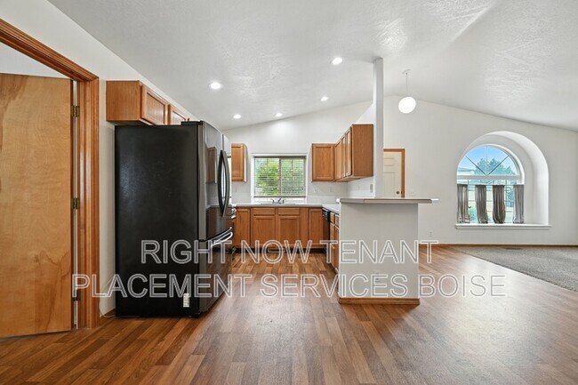 Building Photo - 5827 Orchid Wy S